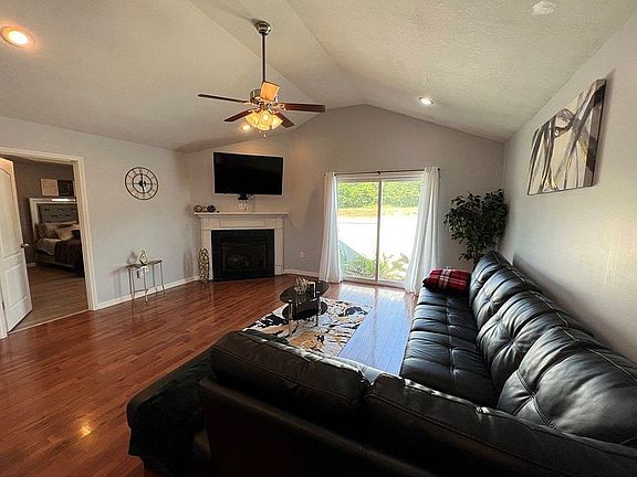 3rd image of 267 Eagle Cove Dr