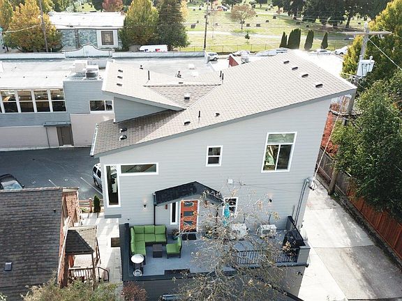 4th image of 5513 35th Ave NE #2
