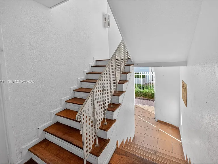 1220 Marseille Dr #5 — Photo 6