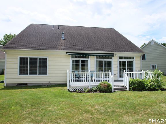 4th image of 6 Carriage House Lane #6