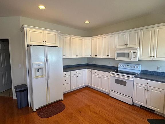 3rd image of 138 Meadow Dr