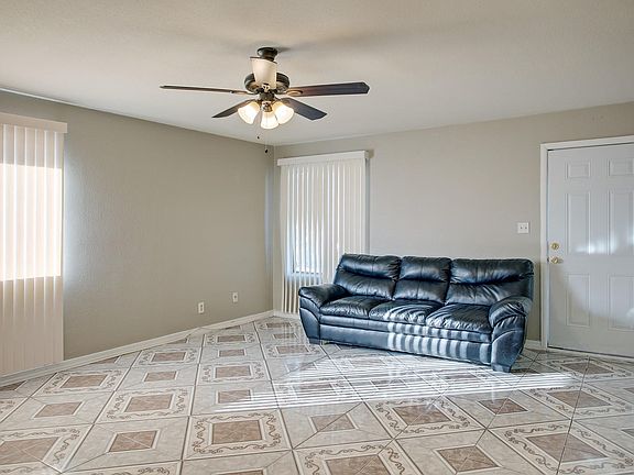 04_7011_W_Wilshire_Dr_004_mls