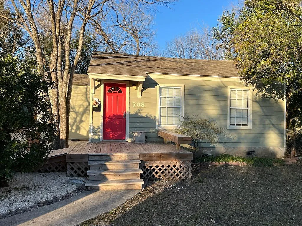 5 bed, 2.0 bath, 1334 sqft, $3,000 — Photo 1