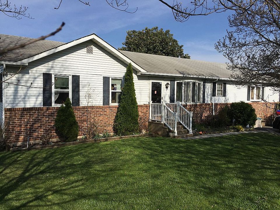 FRONT OH GHE HOUSE LEFT