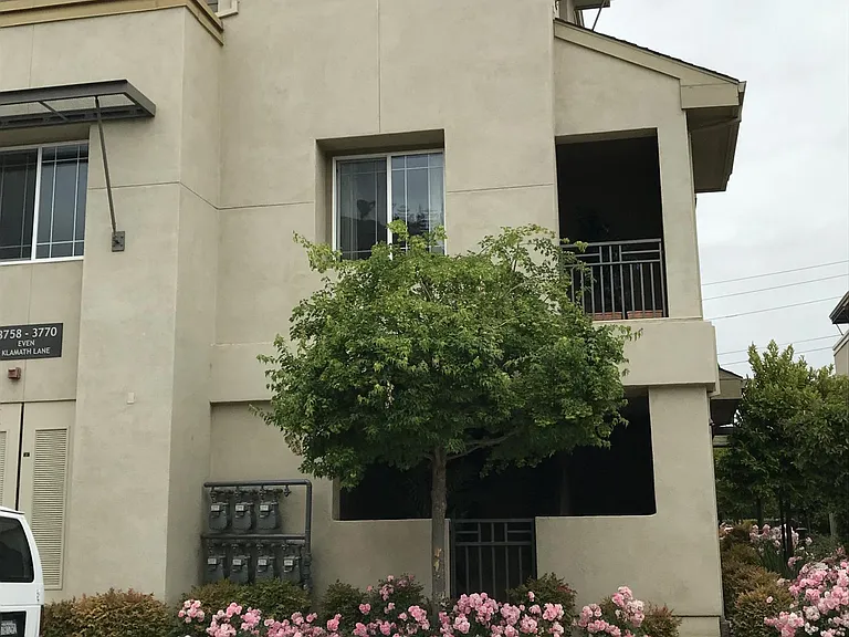 3760 Klamath Ln — Photo 5