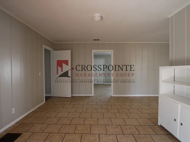 1712 Redbud Ave — Photo 7