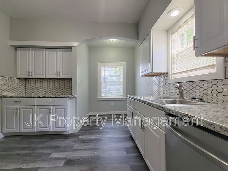 301 25th St N — Photo 10