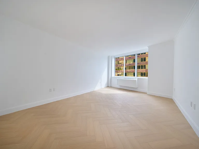 160 Riverside Blvd #14S — Photo 12