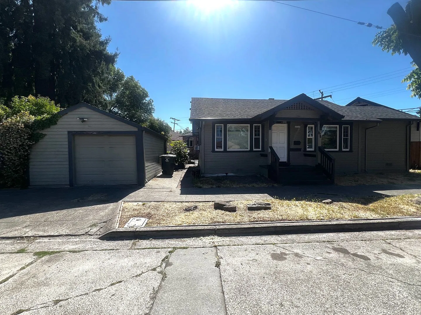 ** Move In Special $500 Off The First Month's Rent! 2 Bedroom / 1 Bathroom Single Family Home Pri... — Photo 1