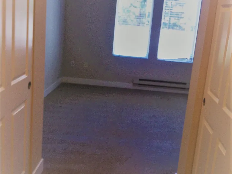 3x2 / 1240 sf - Master Bedroom