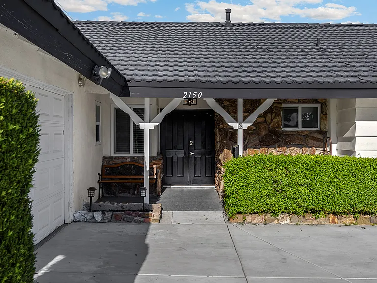 2150 Tynes Dr — Photo 3