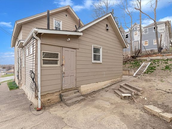 5th image of 617 Warren St