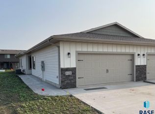 9426 W Dolores Dr, Sioux Falls, SD 57106