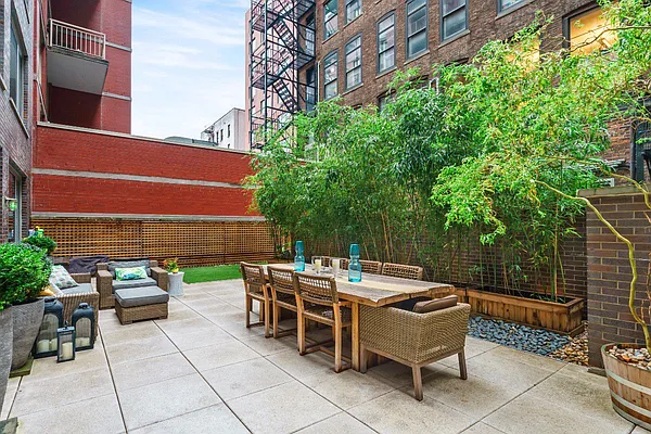 Sold by Level Group | media 2