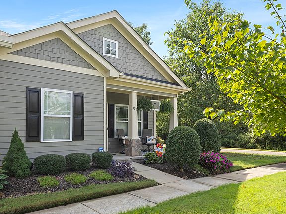 2nd image of 595 Callaway Ct