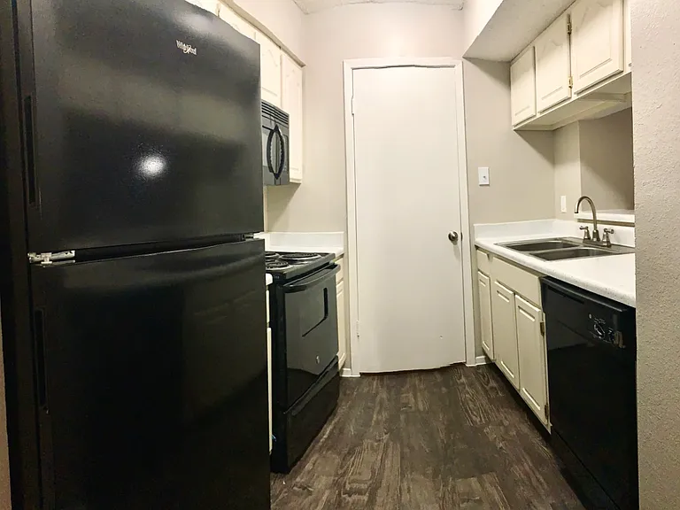8727 Fredericksburg Rd — Photo 33