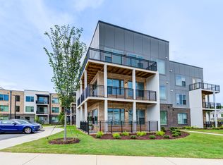 Taryn at 401, Raleigh, NC 27603