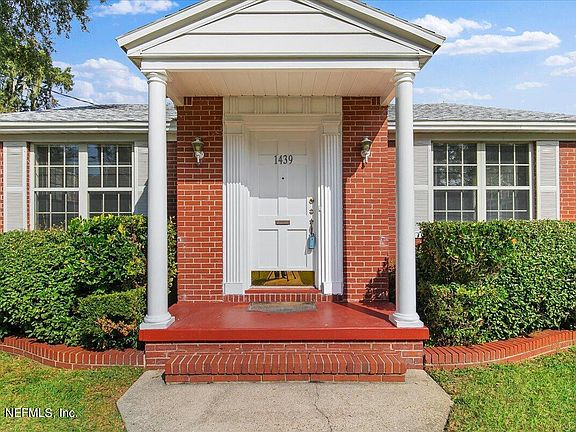3rd image of 1439 Windsor Pl