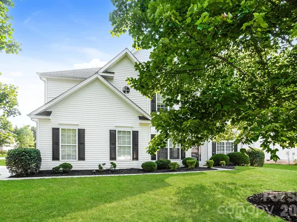 200 Golden Valley Dr, Mooresville, NC 28115
