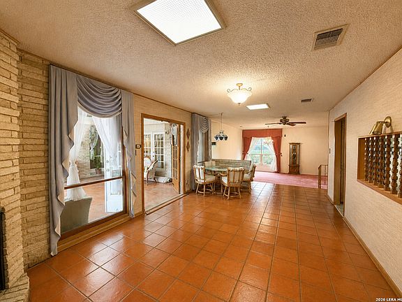 4th image of 1210 Fontaine Dr
