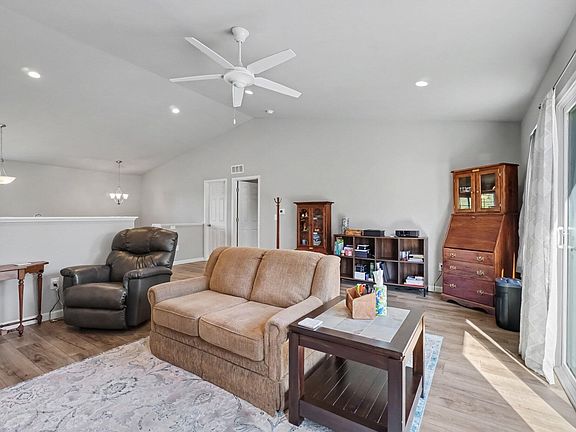 4th image of 58575 Pond View Ln