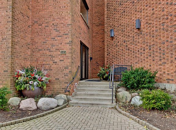 2nd image of 105 E Laurel Ave APT 307