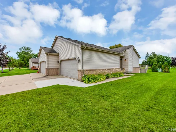 28870 Sugarberry Dr, Chesterfield, MI 48051