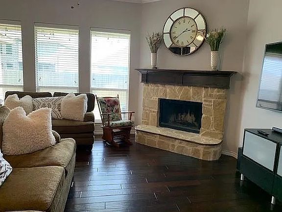 4th image of 421 Commonwealth Dr