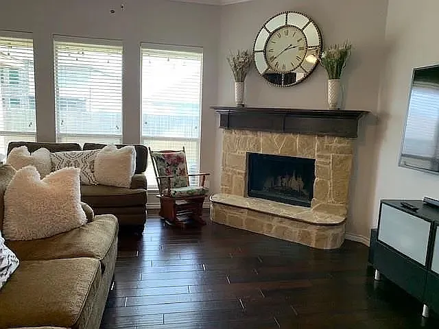 421 Commonwealth Dr — Photo 4