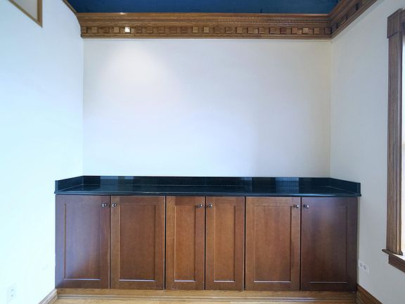 4th image of 2864 N Lincoln Ave #3