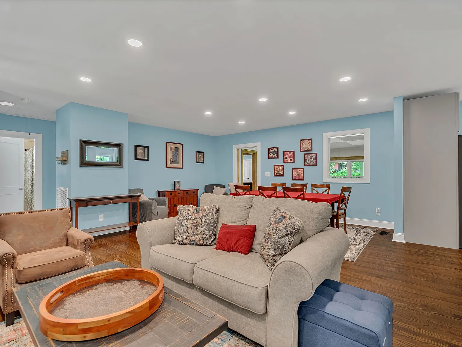 4 bed, 2082 sqft, $6,300 — Photo 4