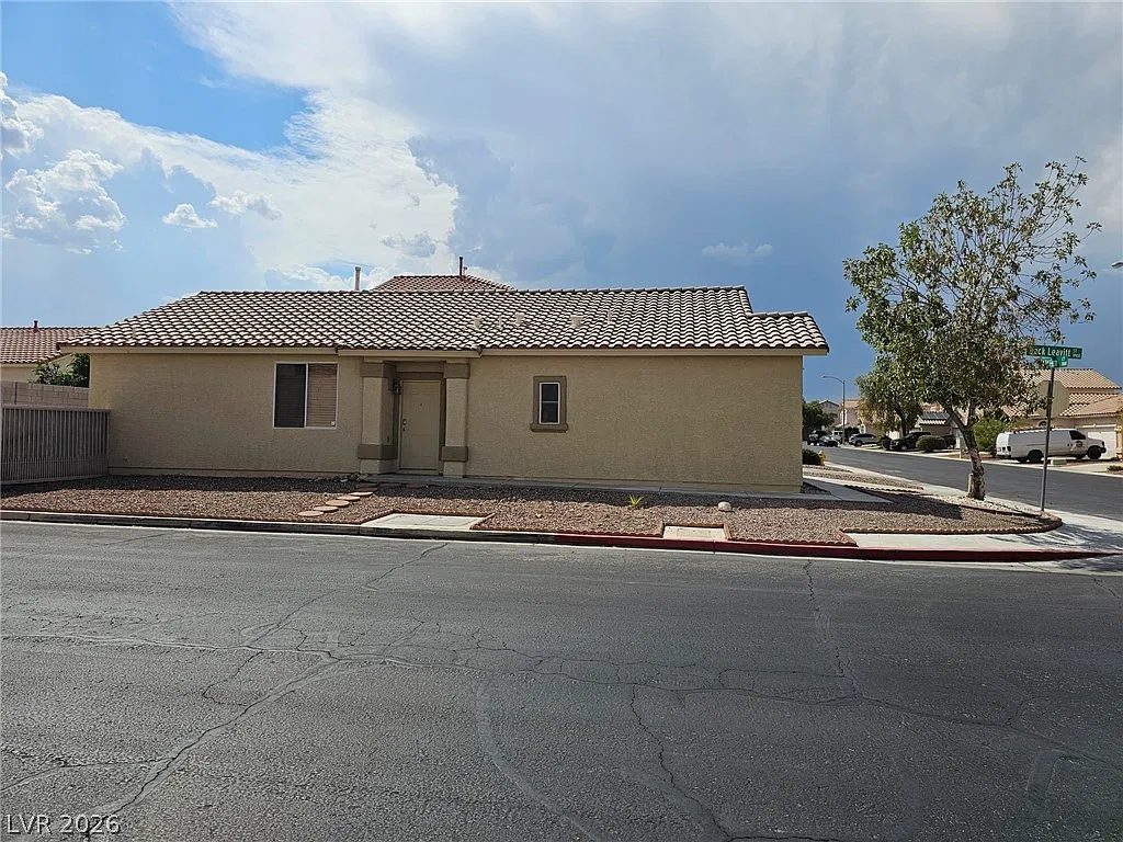 2 bed, 2.0 bath, 1119 sqft, $1,900 — Photo 2