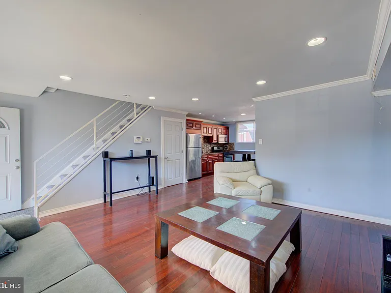 1119 W Master St — Photo 4