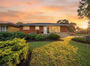 2 Frontenac Ave, Brantford, ON N3R 3B6