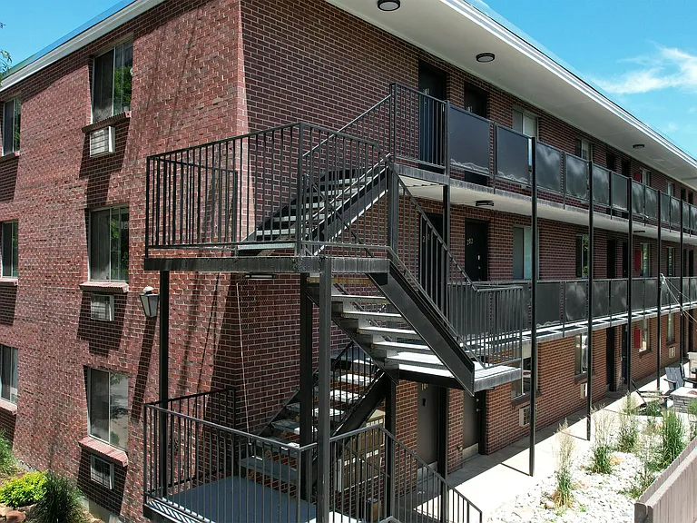 758 Clarkson — Photo 10