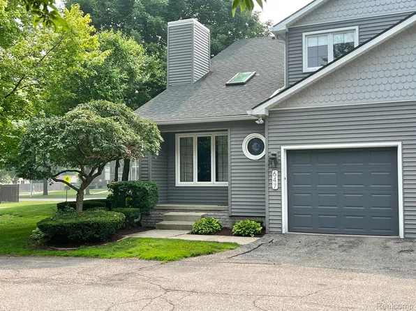 647 S Crooks Rd, Clawson, MI 48017