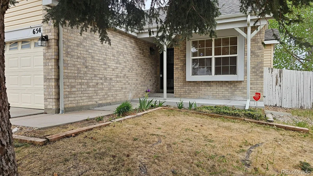 Building Photo - 654 W 116th Ave