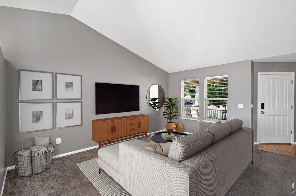 586 Magpie Dr