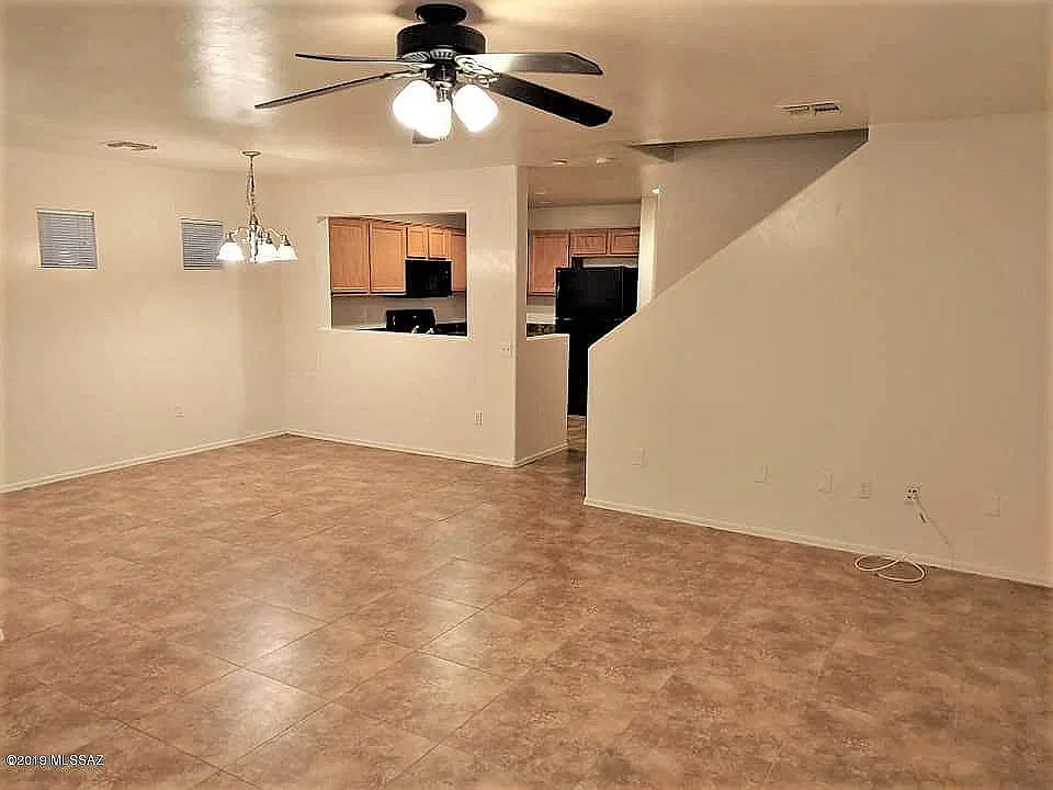 3 bed, 2.5 bath, 1479 sqft, $1,725 — Photo 2