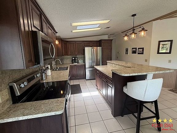 3rd image of 46 Falls Way Dr