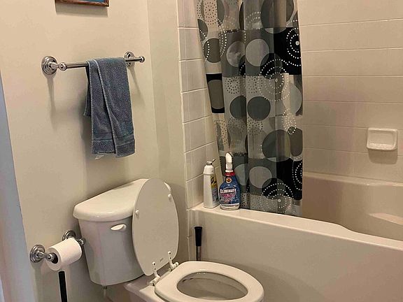 5th image of 38 Maryland Ave Unit 431