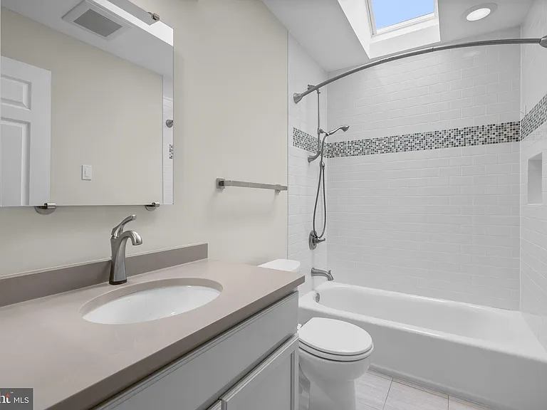 1119 Halesworth Dr — Photo 32