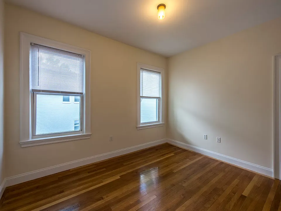 51 Ashford St #4