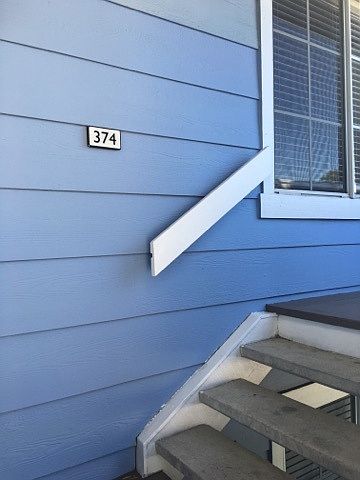 private stairway entry