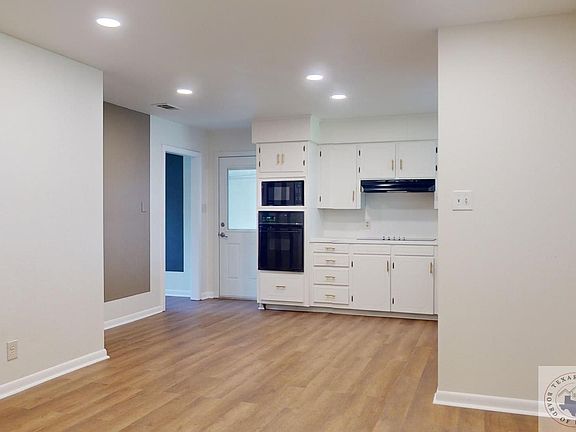 4th image of 12 N Watlington Dr
