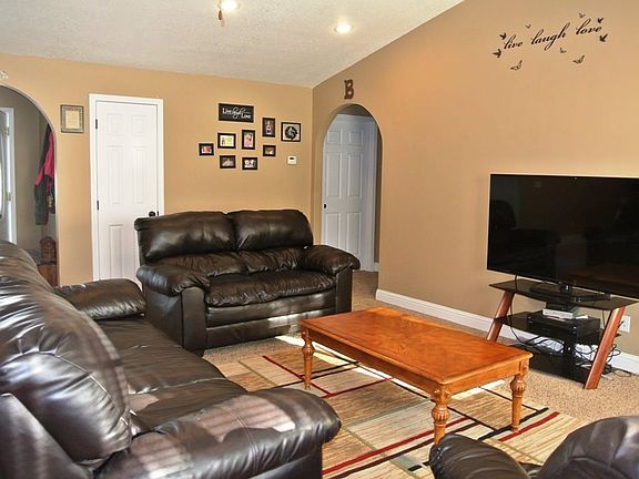 3rd image of 336 Murfield Dr
