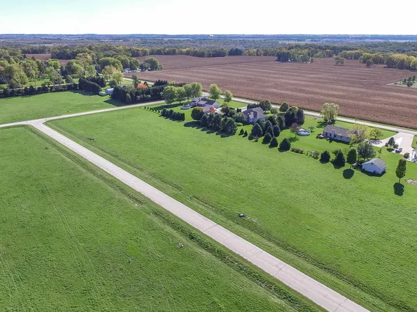 2407 N 4220th Rd, Sheridan, IL 60551