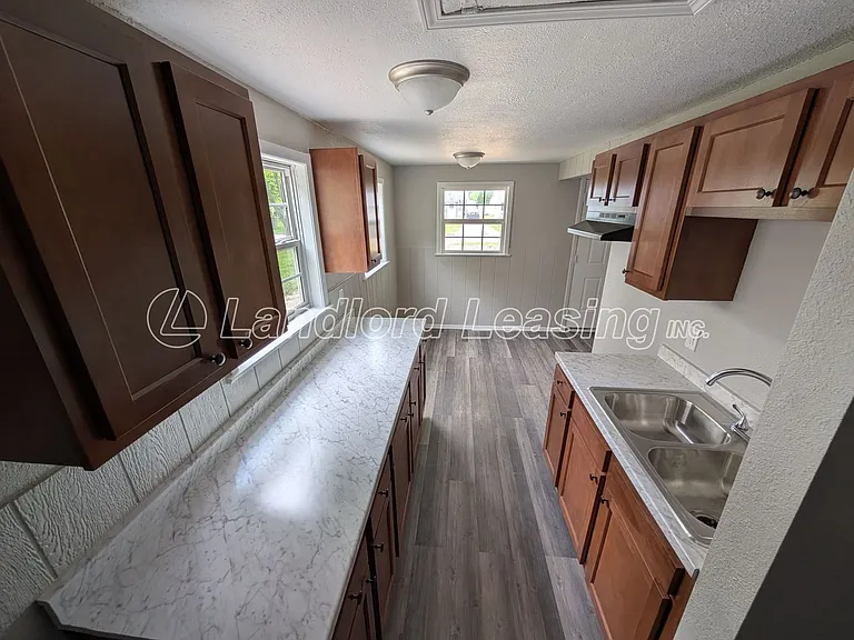 629 Vermont Dr — Photo 7