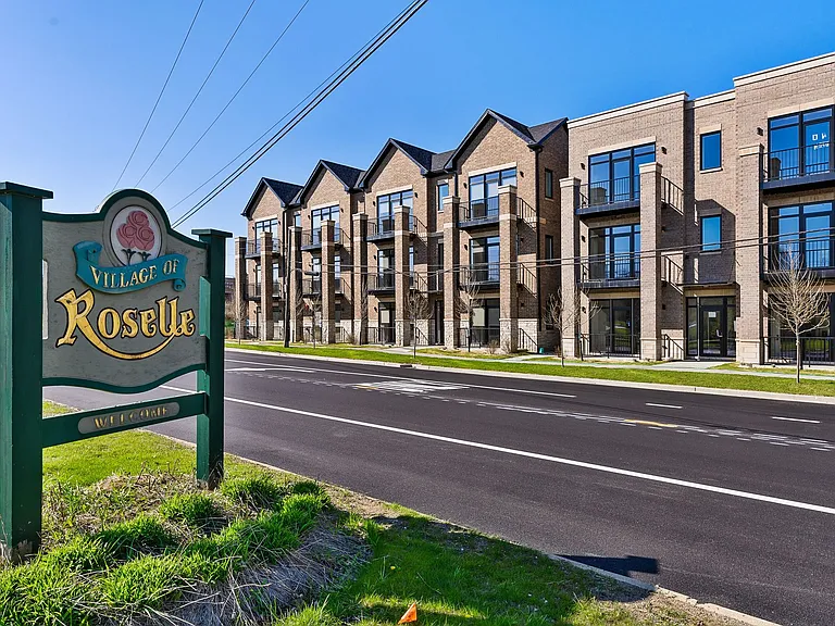 Roselle Station Apartments — Photo 13