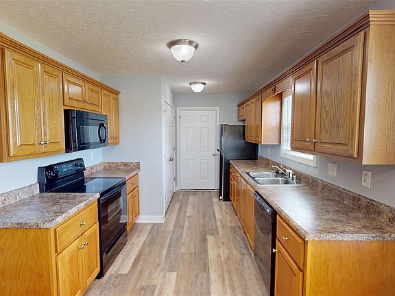 4th image of 1342 Huron Way